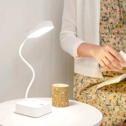 Lampe de bureau LED rechargeable via USB blanche.