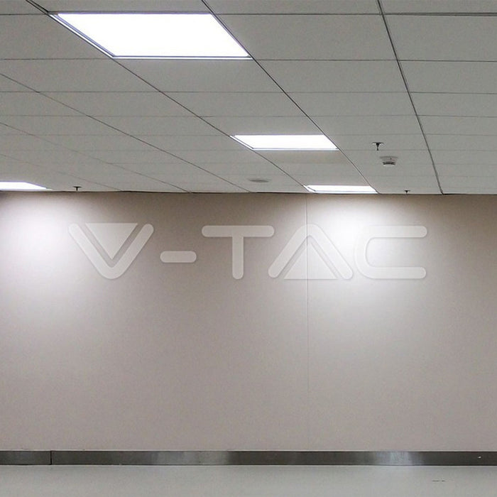 panneau led vtac installé plafond bureau 